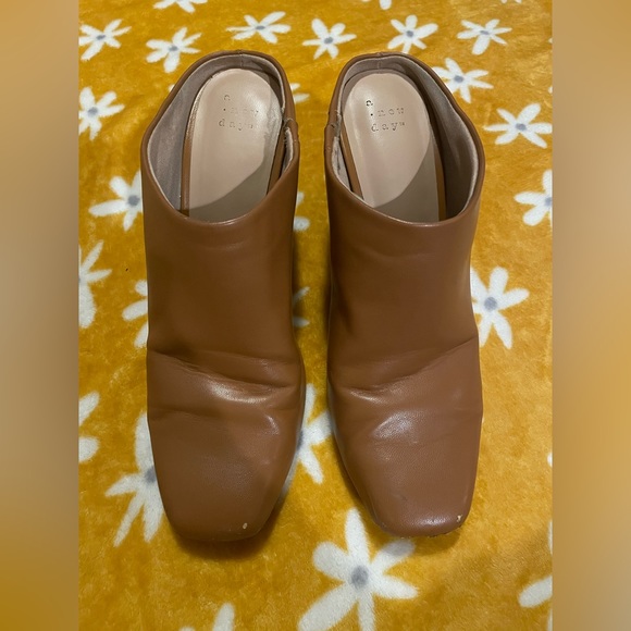 Booties, Snakeskin Heel, Size 9 - Picture 2 of 4